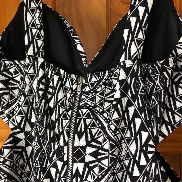 Dress - Picture 5 of 6